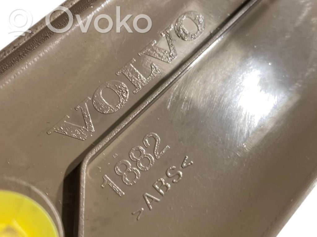 Priekšējā sliekšņa dekoratīvā apdare (iekšējā)