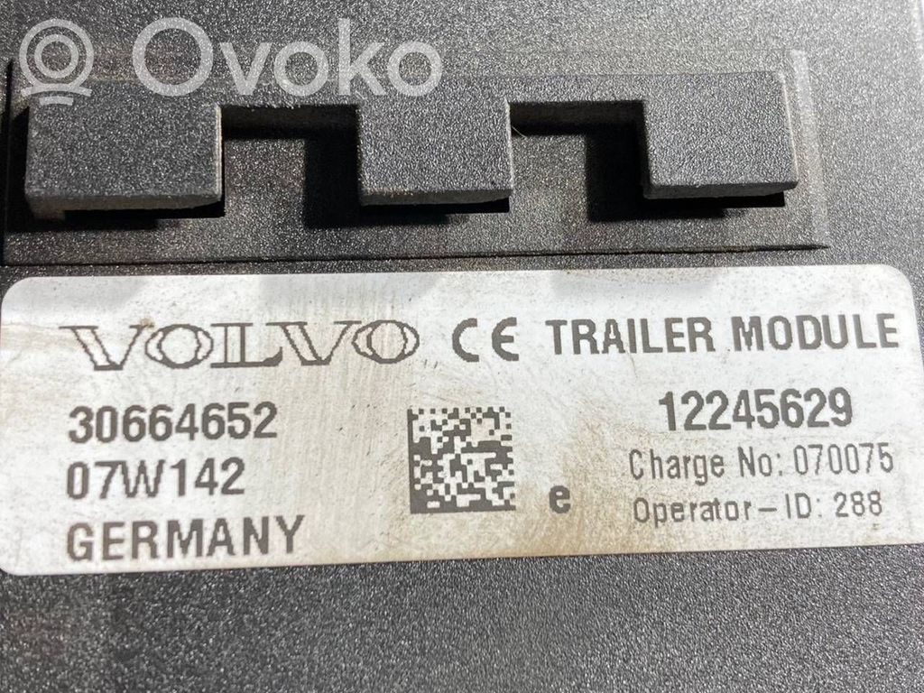 Piekabes āķa vadības bloks