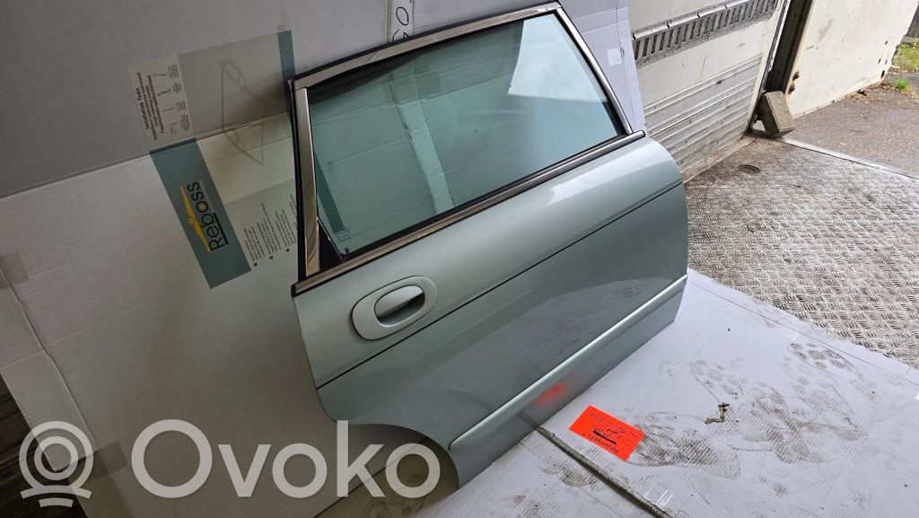 Задняя дверь