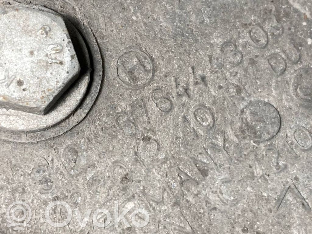 Priekšējā riteņa rumbas vārpstas šarnīrs (stupica, capfa)