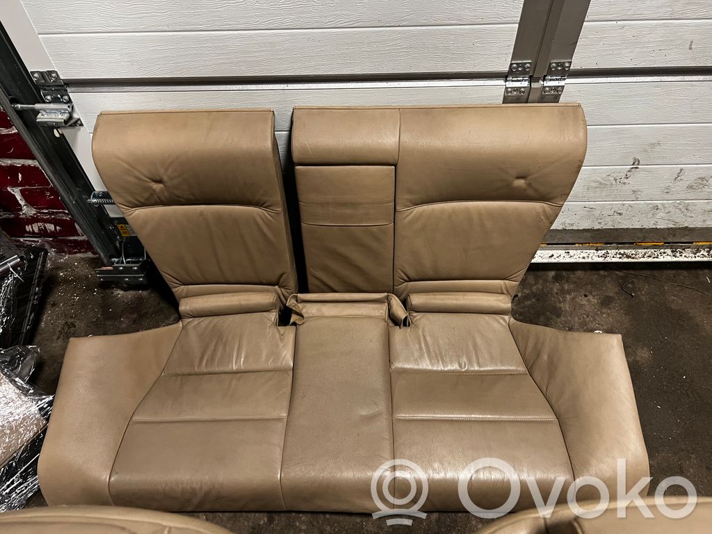 Sēdekļu un durvju dekoratīvās apdares komplekts