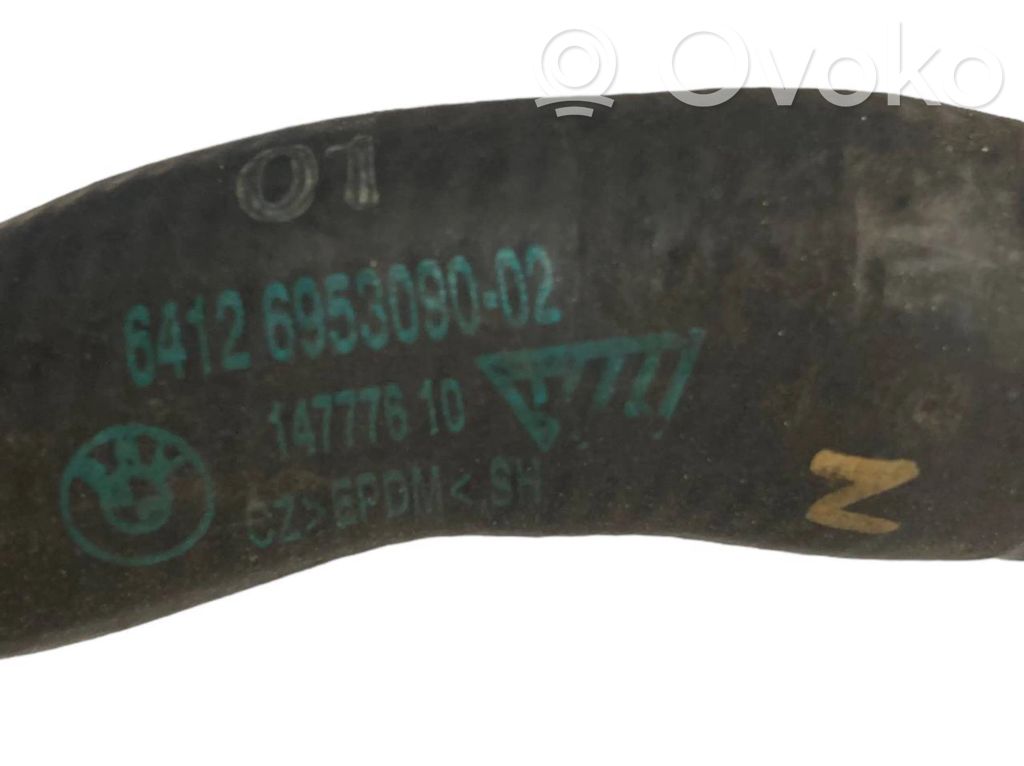 Caurulīte (-es) / šļūtene (-es)