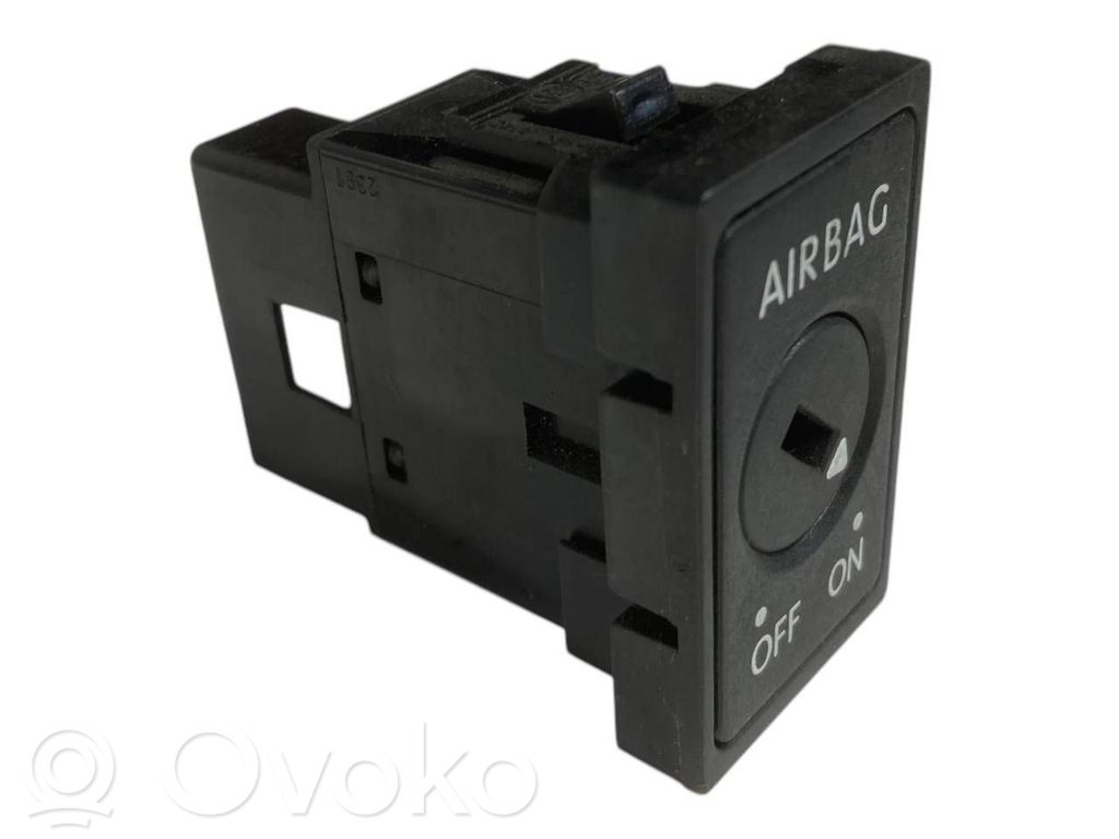 Passenger airbag switch