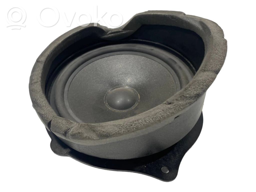 Speaker(s) in front door