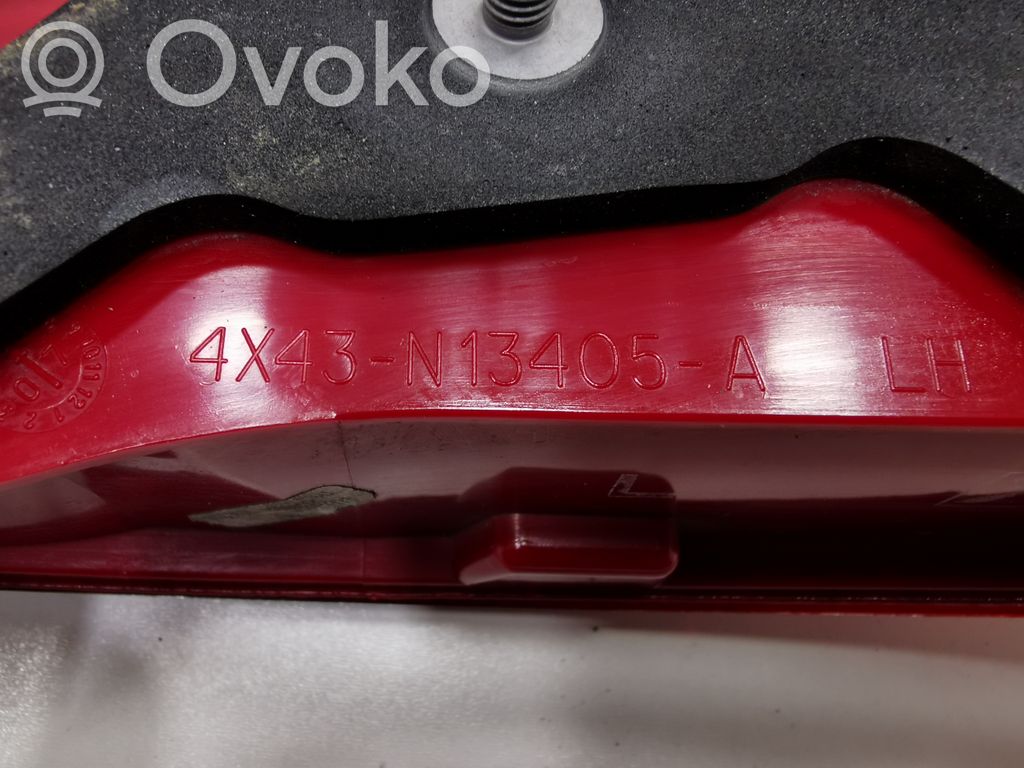 Aizmugurējais lukturis virsbūvē