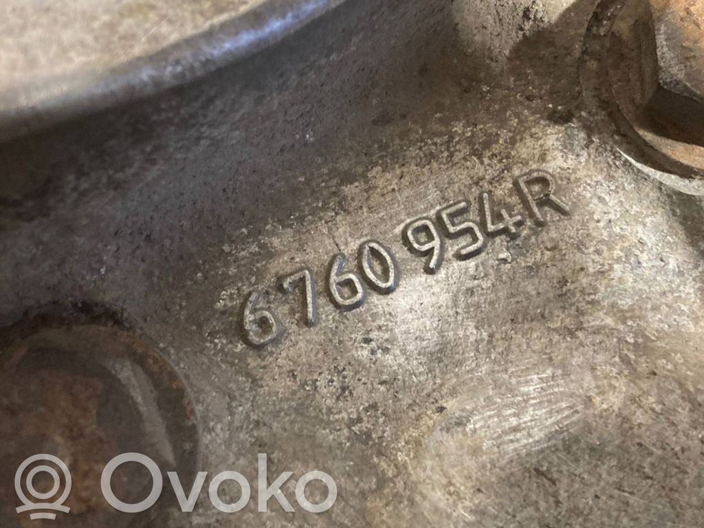 Priekšējā riteņa rumbas vārpstas šarnīrs (stupica, capfa)