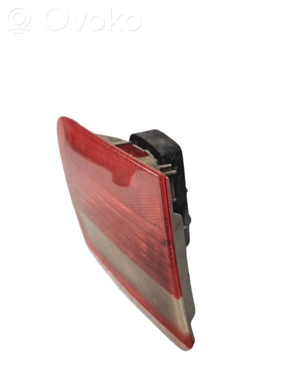 Задний фонарь на капоте