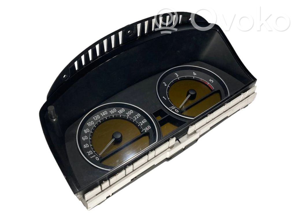 Speedometer (in the instrument panel)