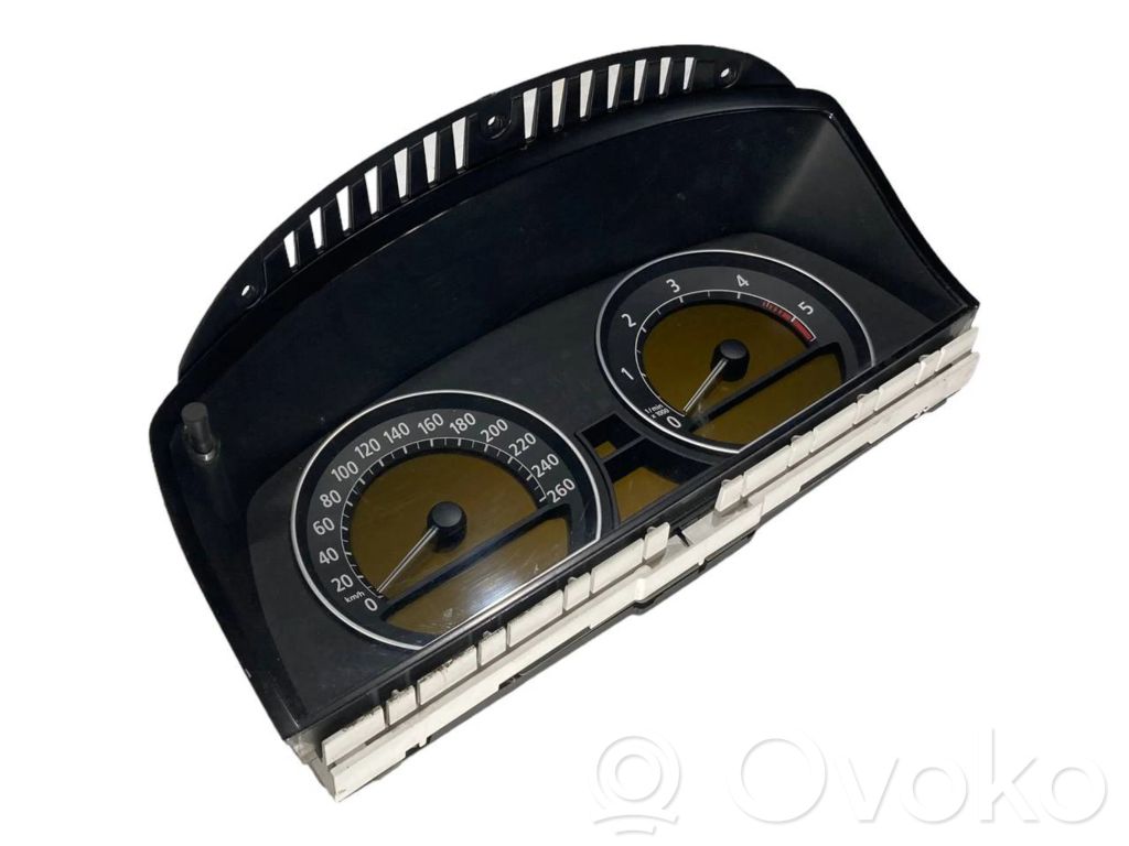Speedometer (in the instrument panel)