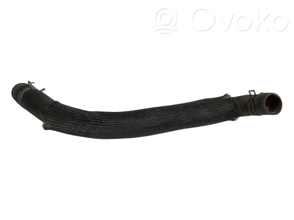 Caurulīte (-es) / šļūtene (-es)