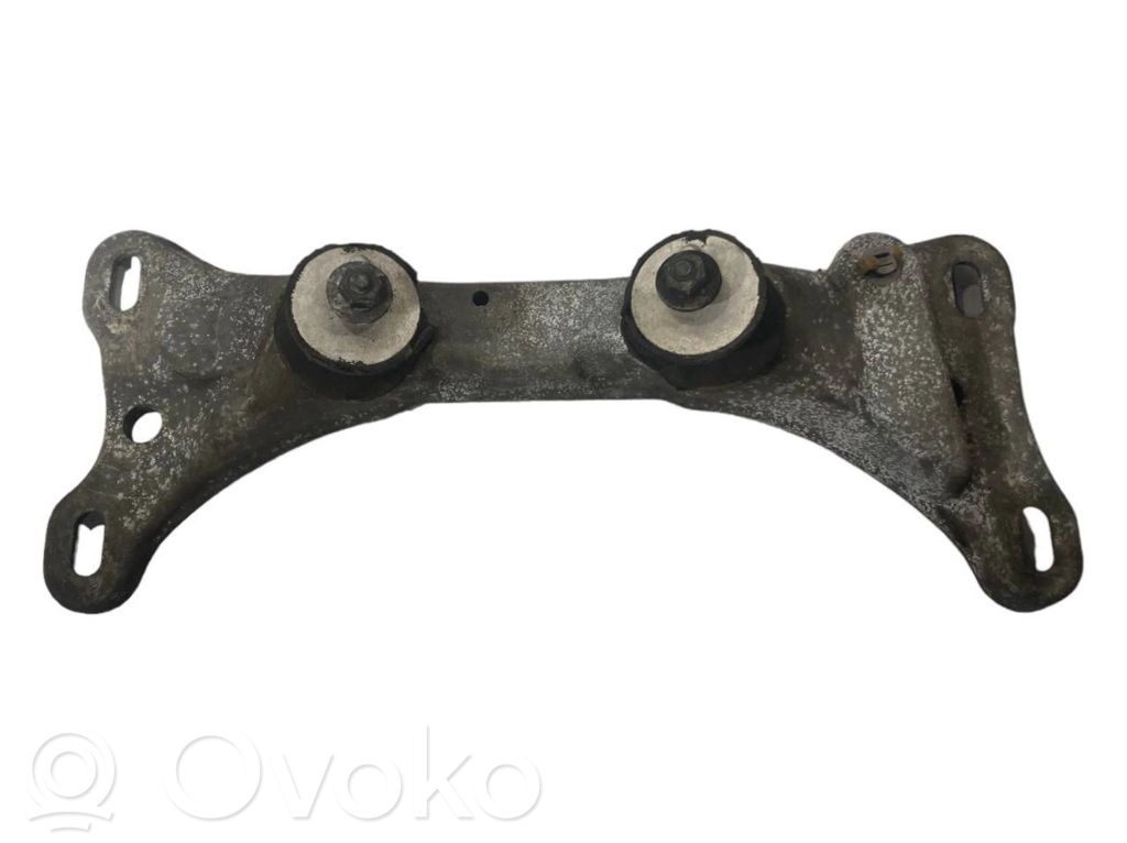 Transmission mounting bracket