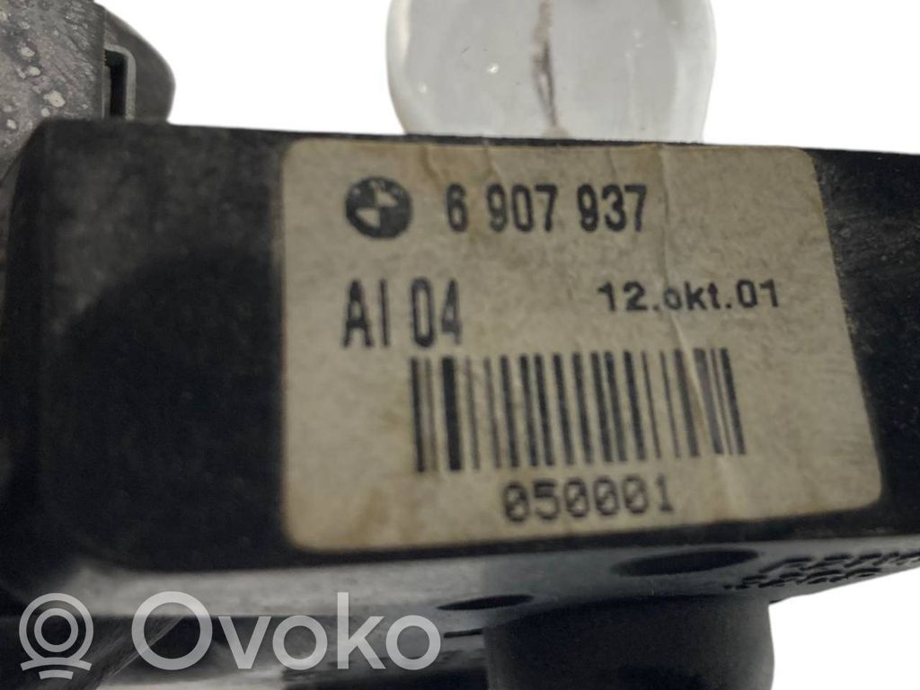 Держатель крышки заднего фонаря