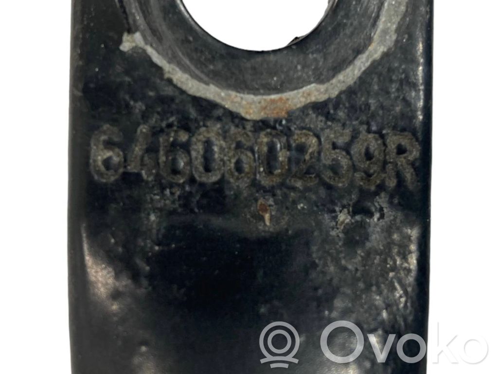 Cita veida dzinēja nodalījuma detaļa