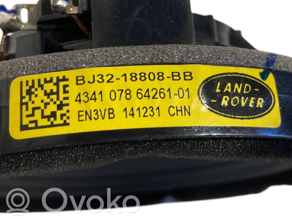 Speaker(s) in front door