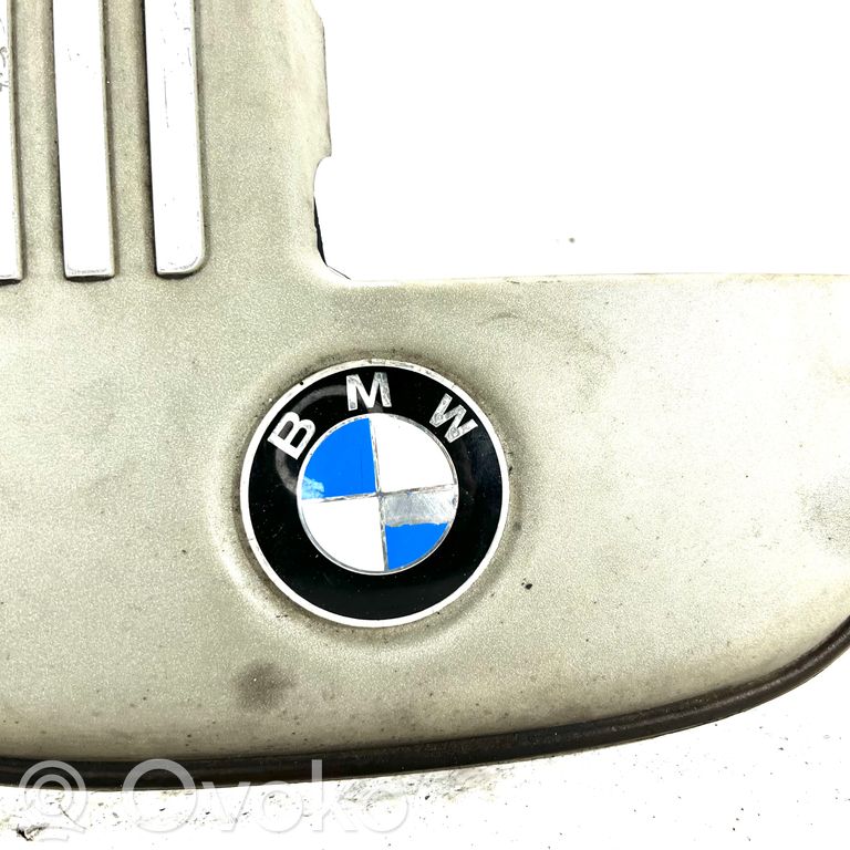Engine cover (decorative trim)