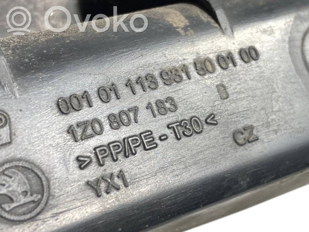 Priekšpusē bampera turētājs