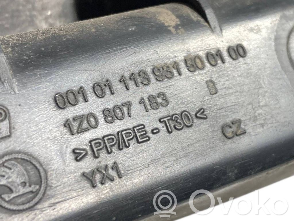 Priekšpusē bampera turētājs