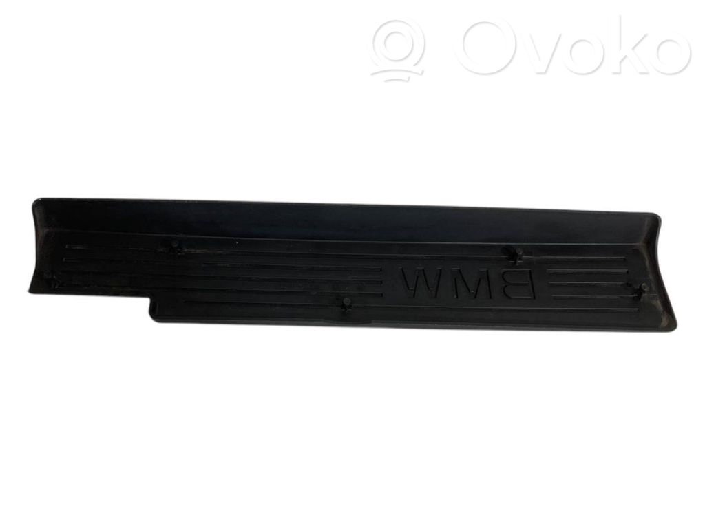 Engine cover (decorative trim)