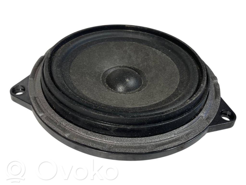 Skaļrunis (-i) pakaļējās durvīs