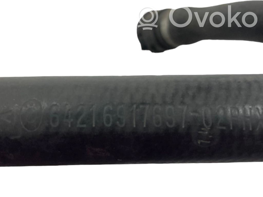 Caurulīte (-es) / šļūtene (-es)