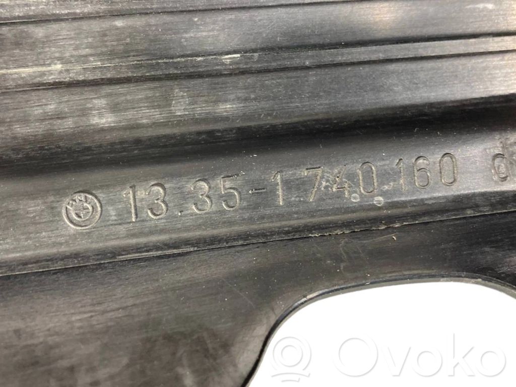 Dzinēja pārsegs (dekoratīva apdare)