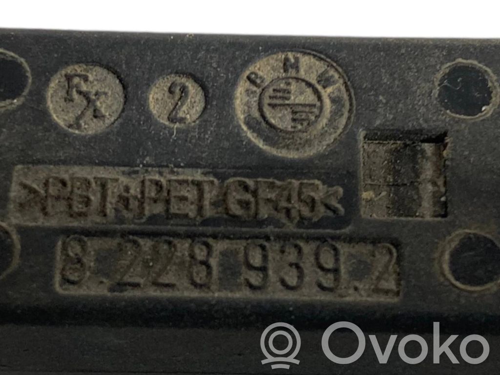 Degvielas tvertnes atvēršanas slēdzis