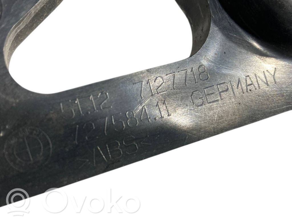 Rear bumper mounting bracket