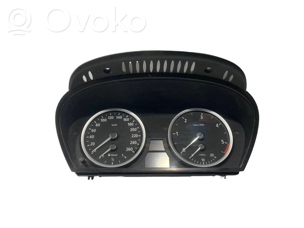 Speedometer (in the instrument panel)