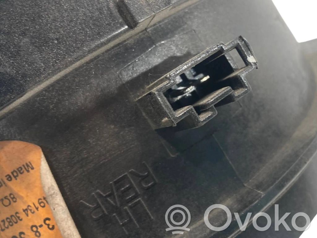 Speaker(s) in the rear door
