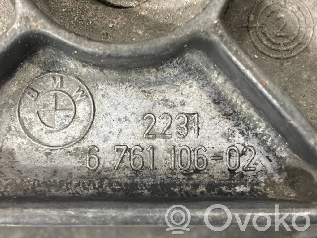 Transmission mounting bracket