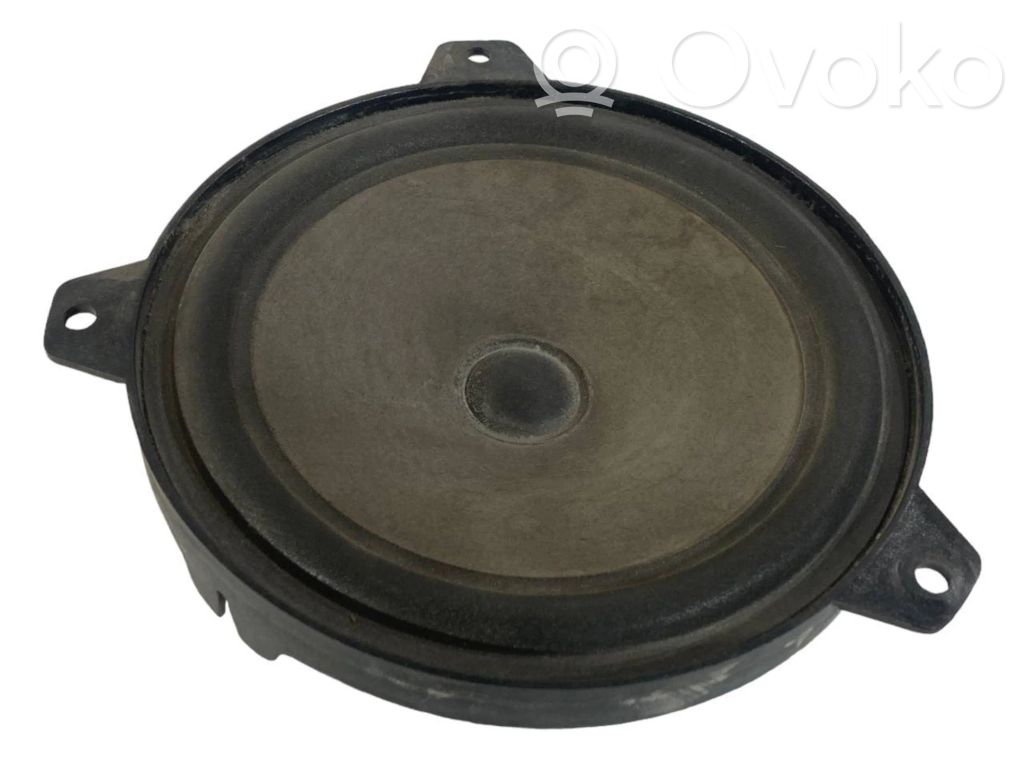 Speaker(s) in front door