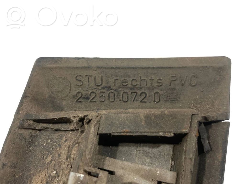 Spārna dekoratīvā apdare (moldings)