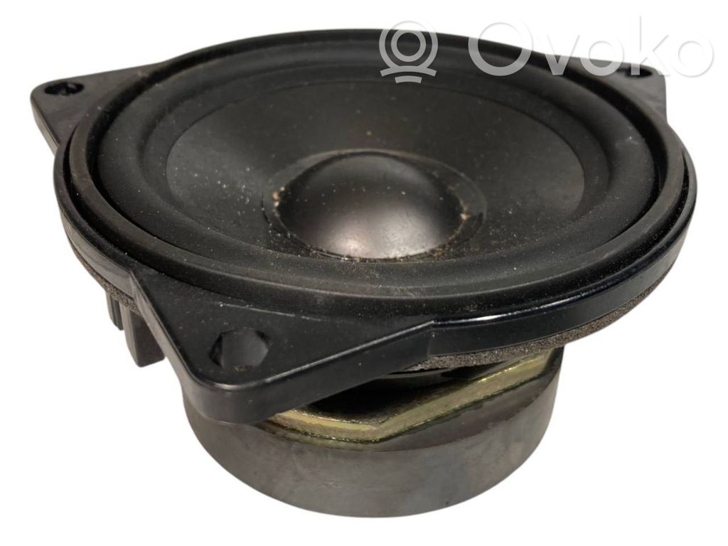 Speaker(s) in front door