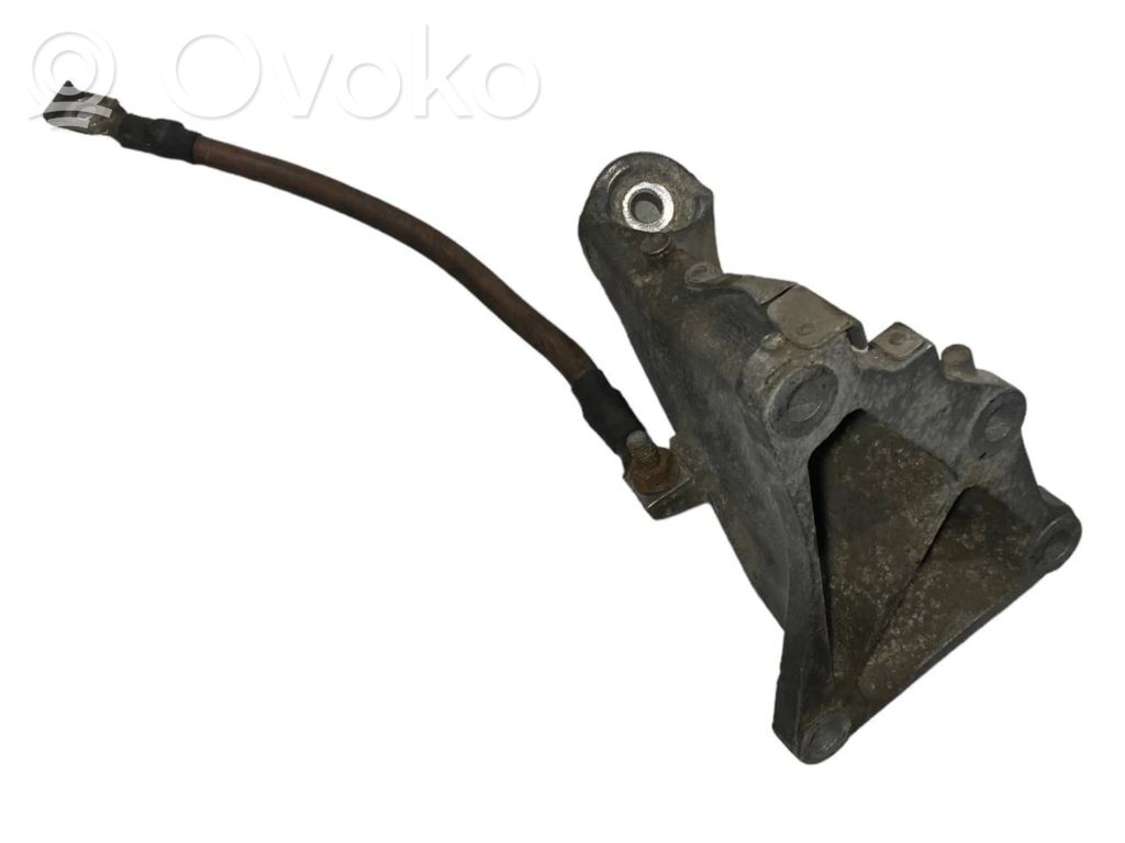 Engine mounting bracket