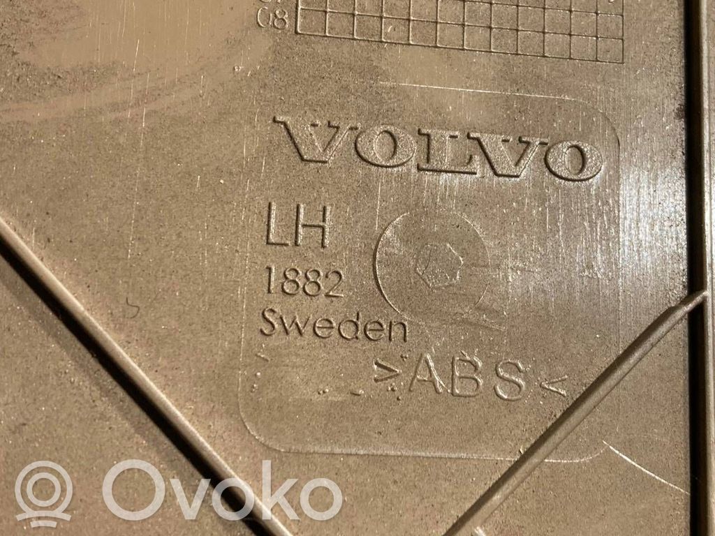 (B) statņa dekoratīvā apdare (augšdaļa)