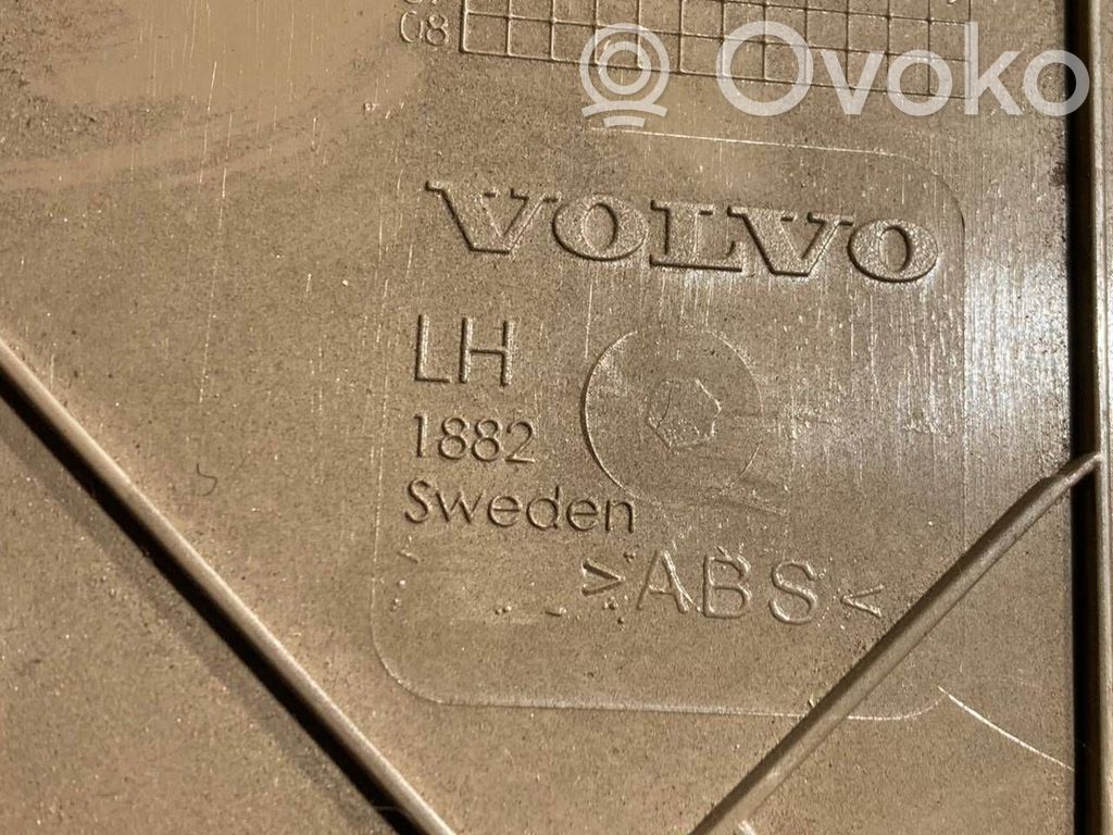 (B) statņa dekoratīvā apdare (augšdaļa)