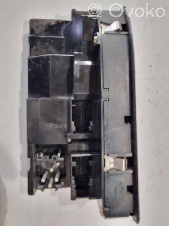 Window lift control switch(es)
