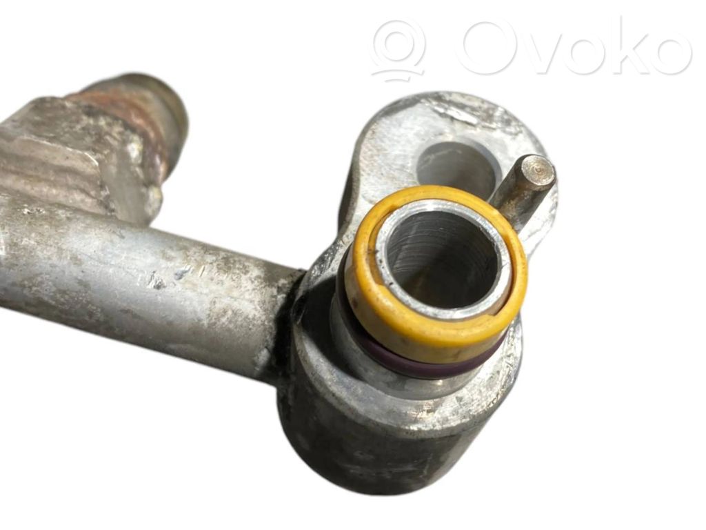 Air conditioner pipe(s) / hose(s)