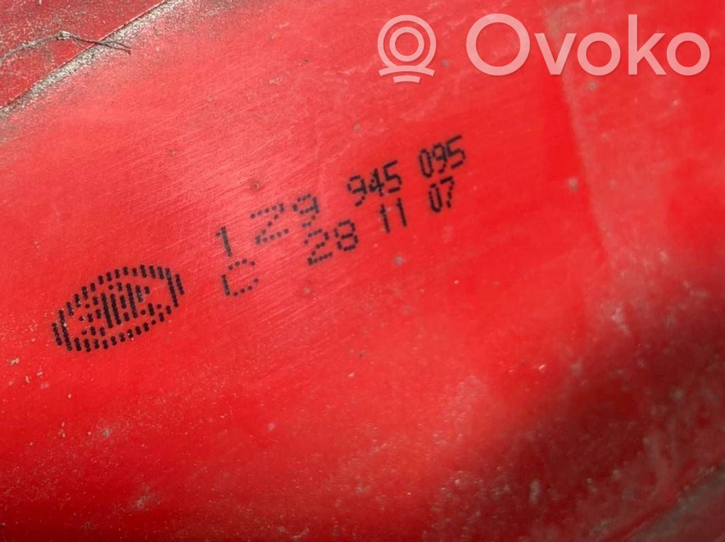 Aizmugurējais lukturis virsbūvē