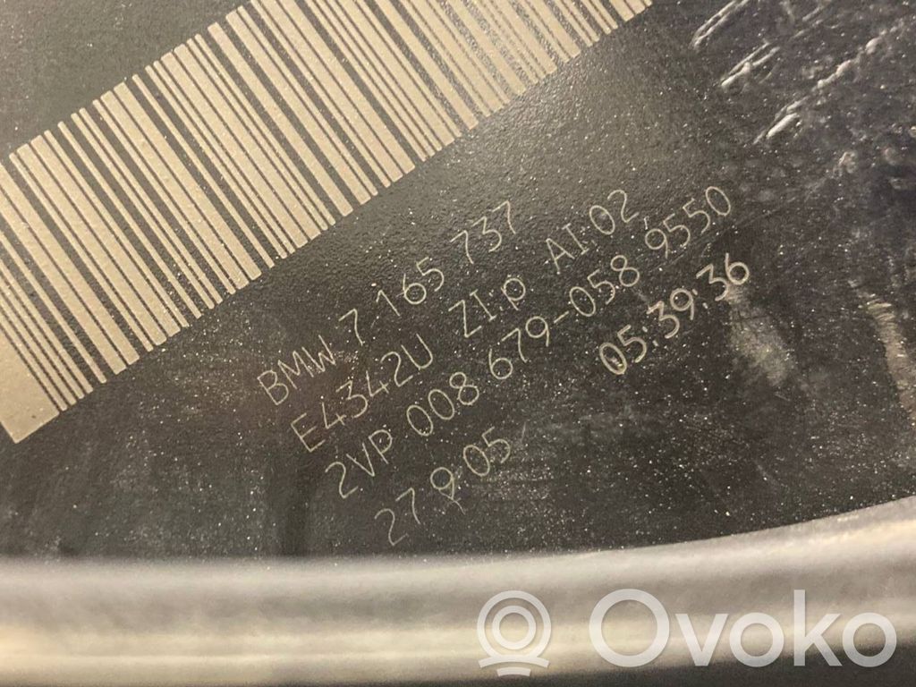 Aizmugurējais lukturis virsbūvē