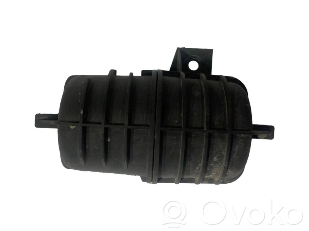 Vacuum air tank