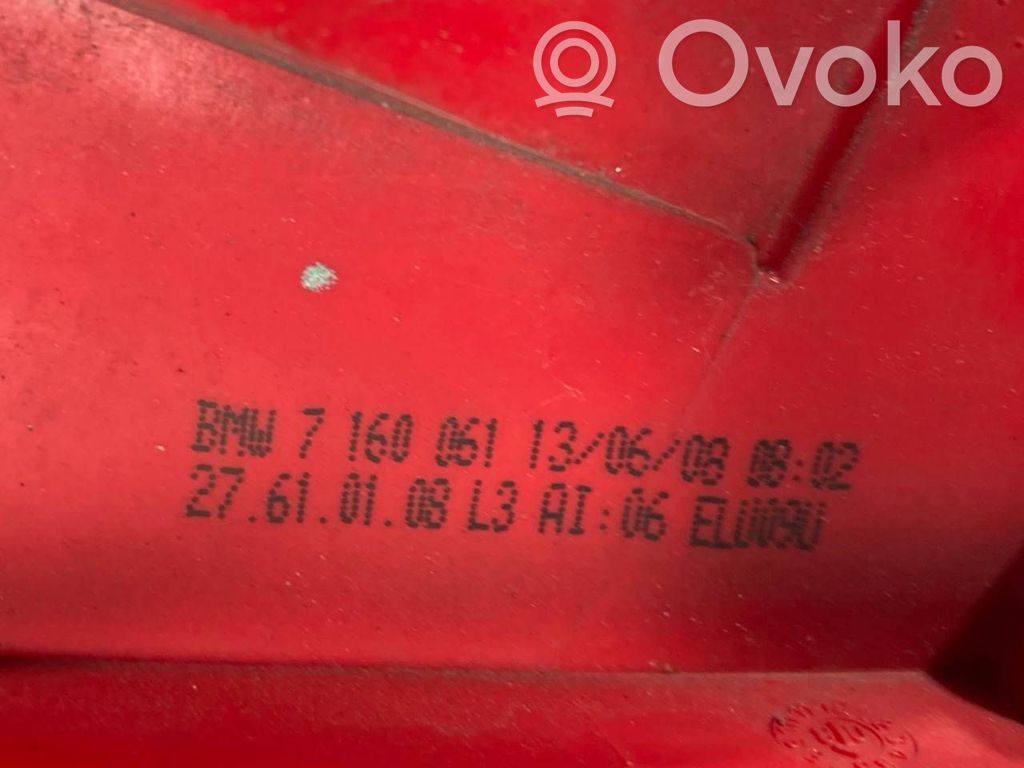 Aizmugurējais lukturis virsbūvē