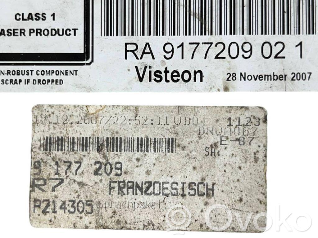 Radio / CD/DVD atskaņotājs / navigācija