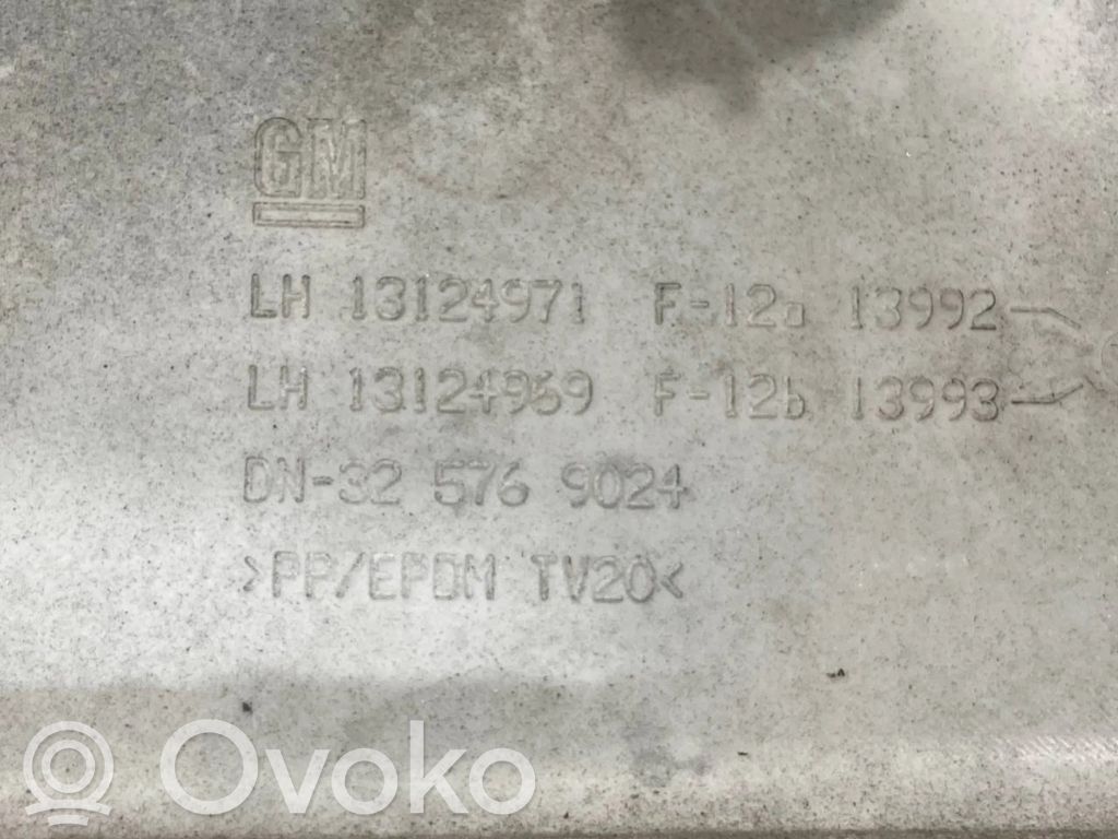 Priekšpusē dekoratīva bampera uzlikas