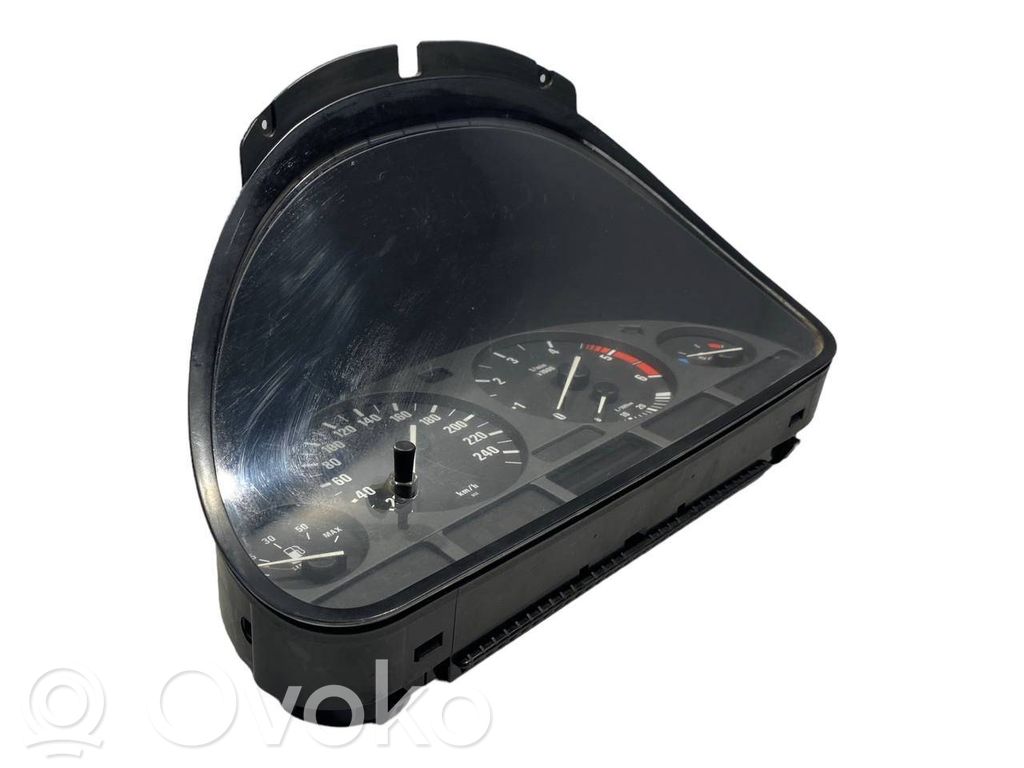 Speedometer (in the instrument panel)