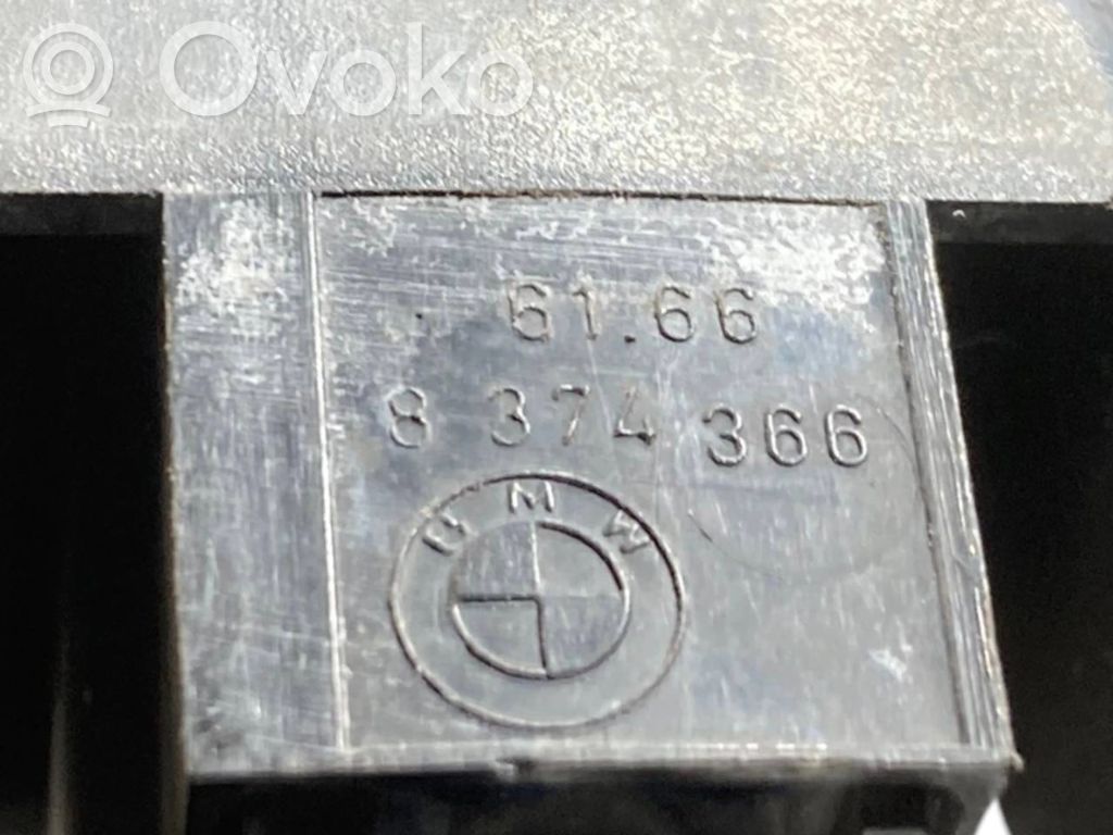 Mazgāšanas šķidruma smidzinātājs (-i) priekšējam logam