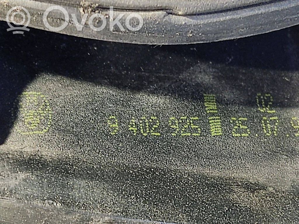 Задний фонарь в кузове