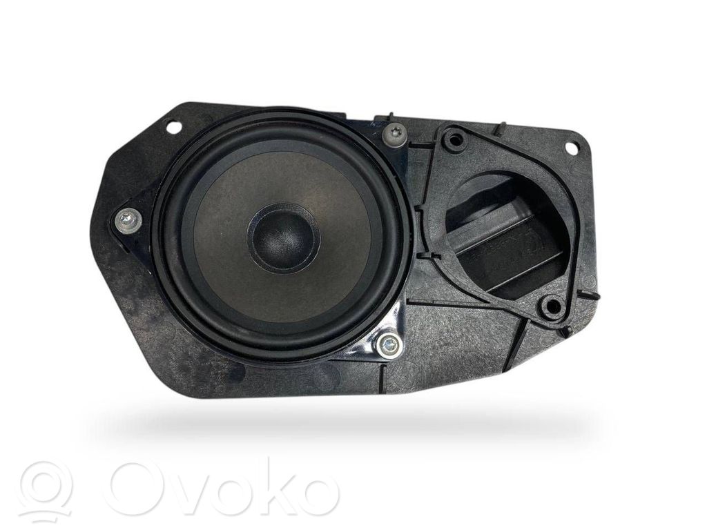 Speaker(s) in the rear door