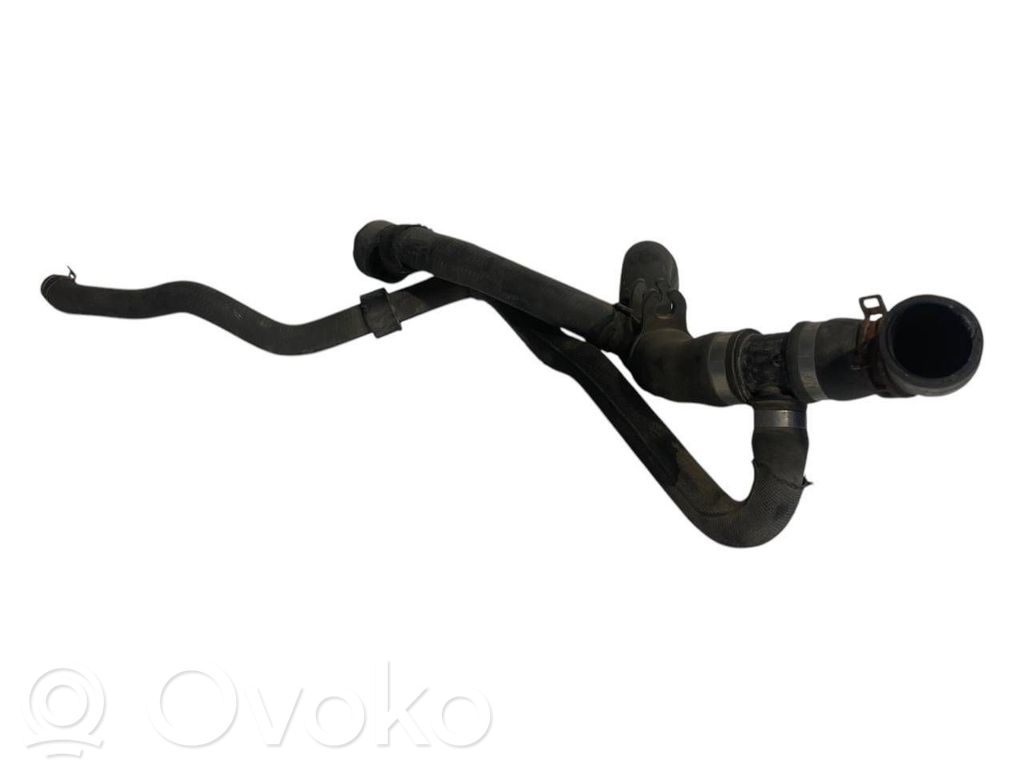 Caurulīte (-es) / šļūtene (-es)