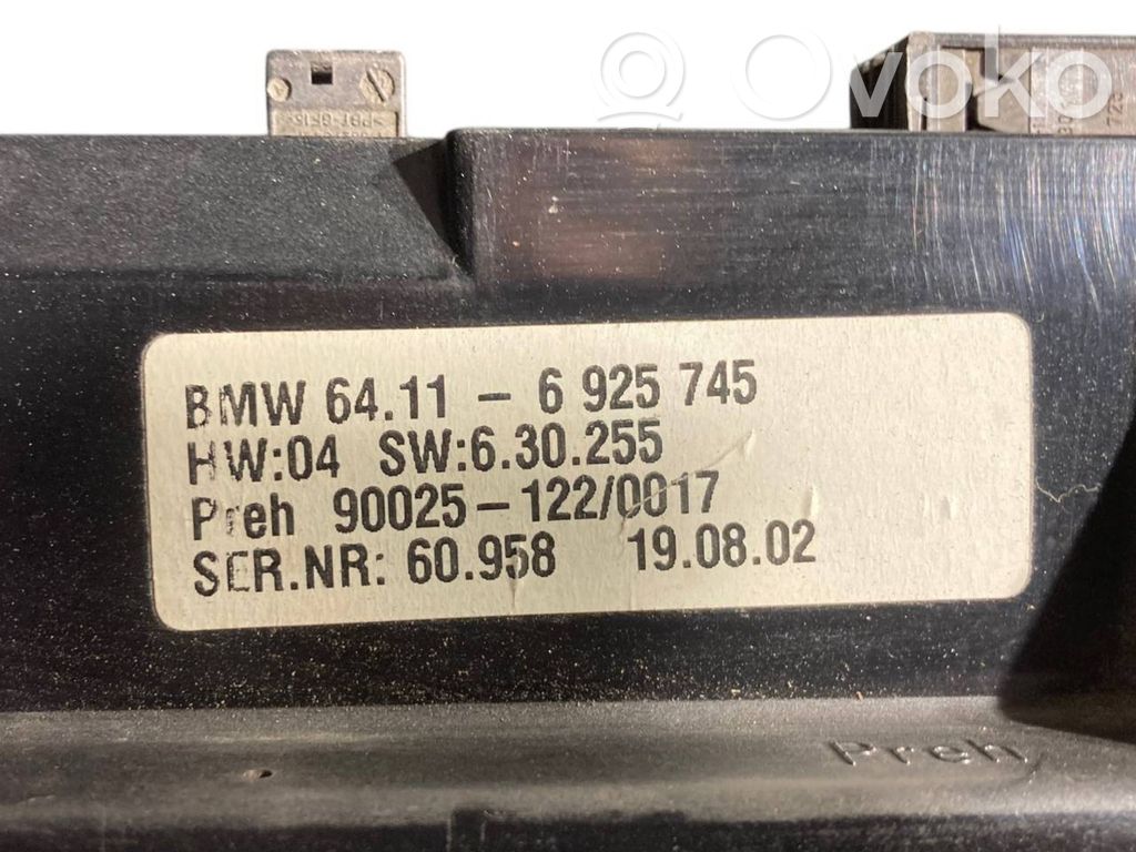 Air conditioning / climate control / interior heating control unit (in the passenger compartment)